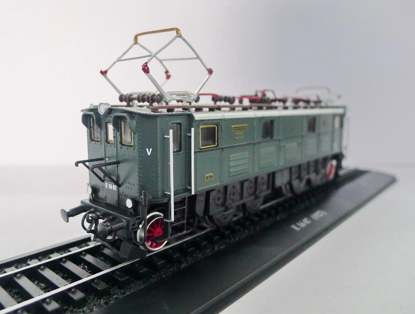 Atlas E 16 07 (1927) TRAIN 1/87 Diecast Model