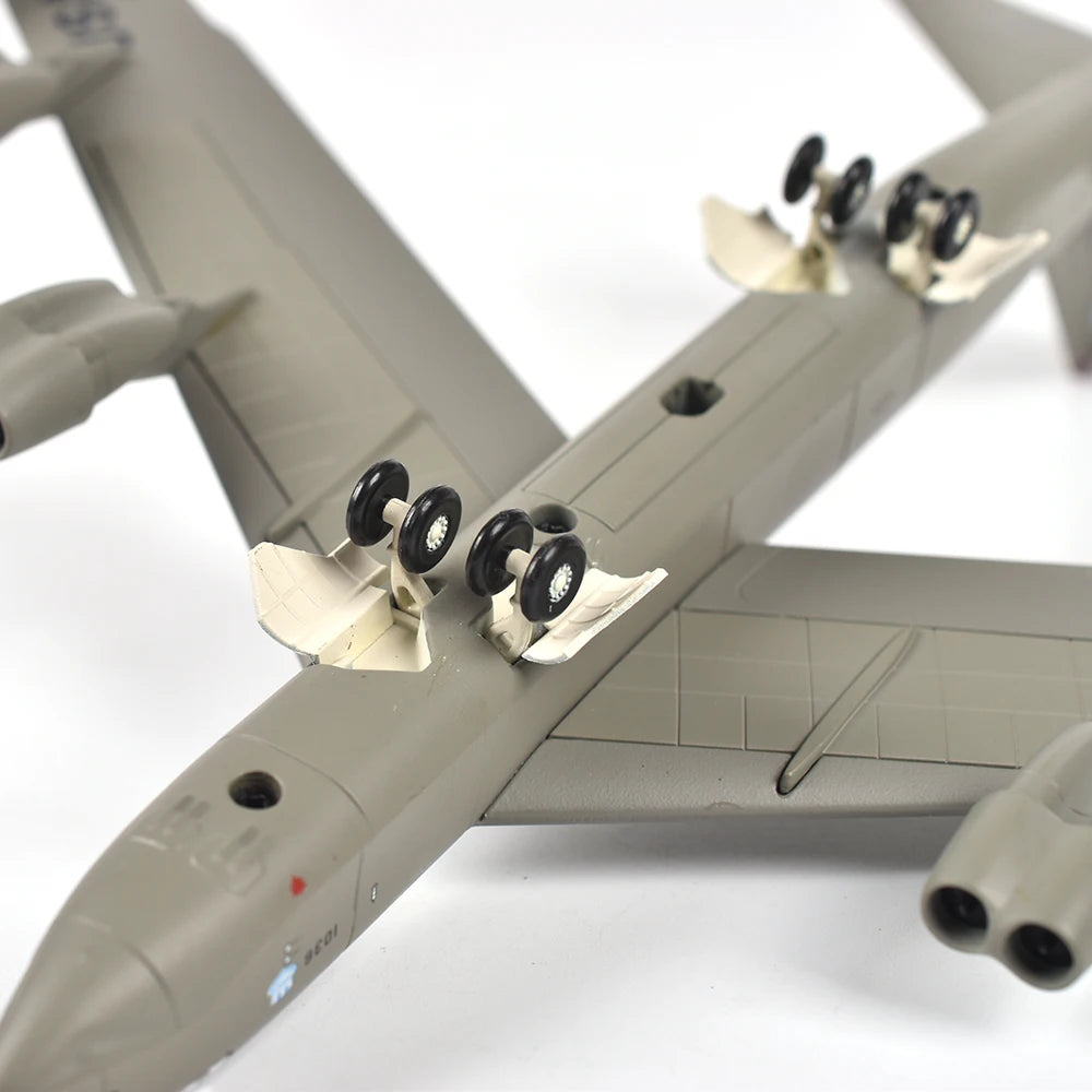 JASON TUTU 1/200 Scale Alloy Model Diecast Aircraft Model B52 Bomber Military Fighter B-52 Drop Shipping