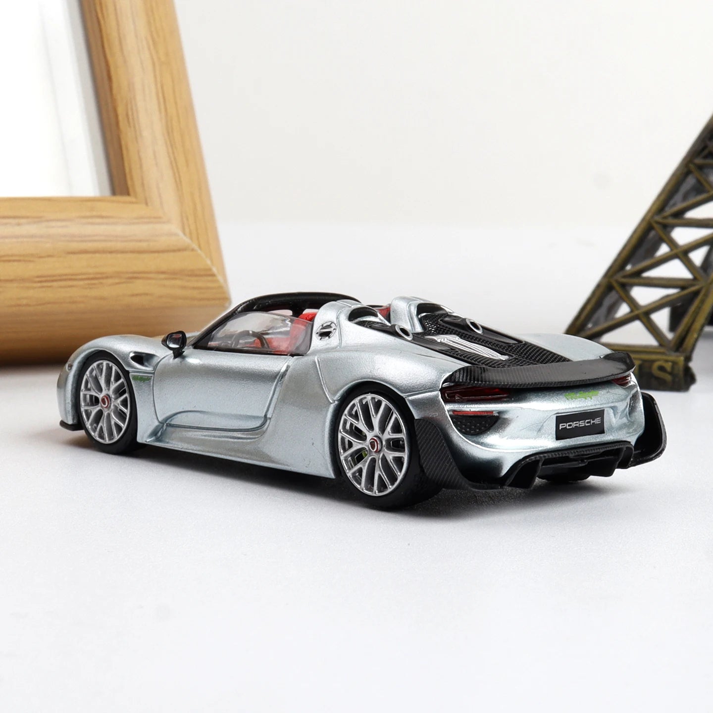 TOP LUX 1:64 Porsche 918 Spyder Diecast Model Car by WELLY