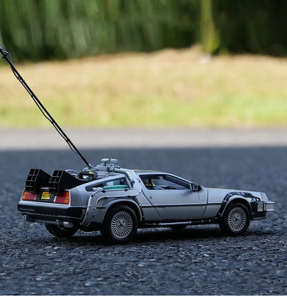 WELLY 1:24 Diecast Alloy Car Model – Back to the Future Edition