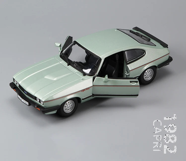 Bburago 1:24 Ford Capri 1982 Alloy Car Diecasts & Toy Vehicles Car Model Miniature Scale Model Car For Children