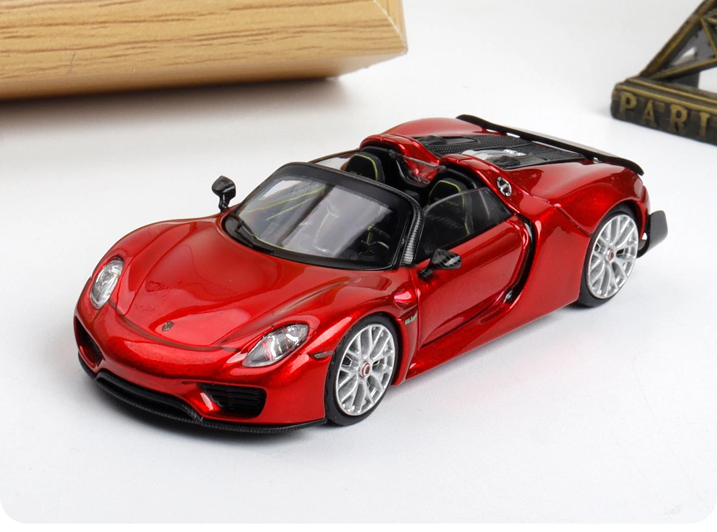 TOP LUX 1:64 Porsche 918 Spyder Diecast Model Car by WELLY