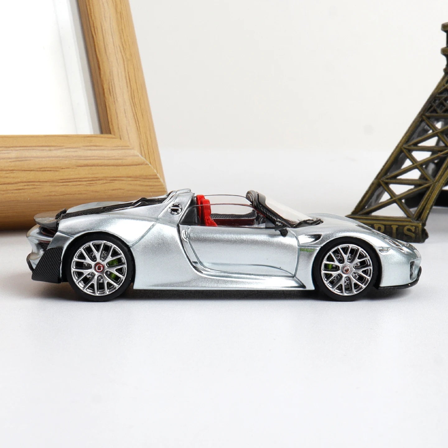 TOP LUX 1:64 Porsche 918 Spyder Diecast Model Car by WELLY