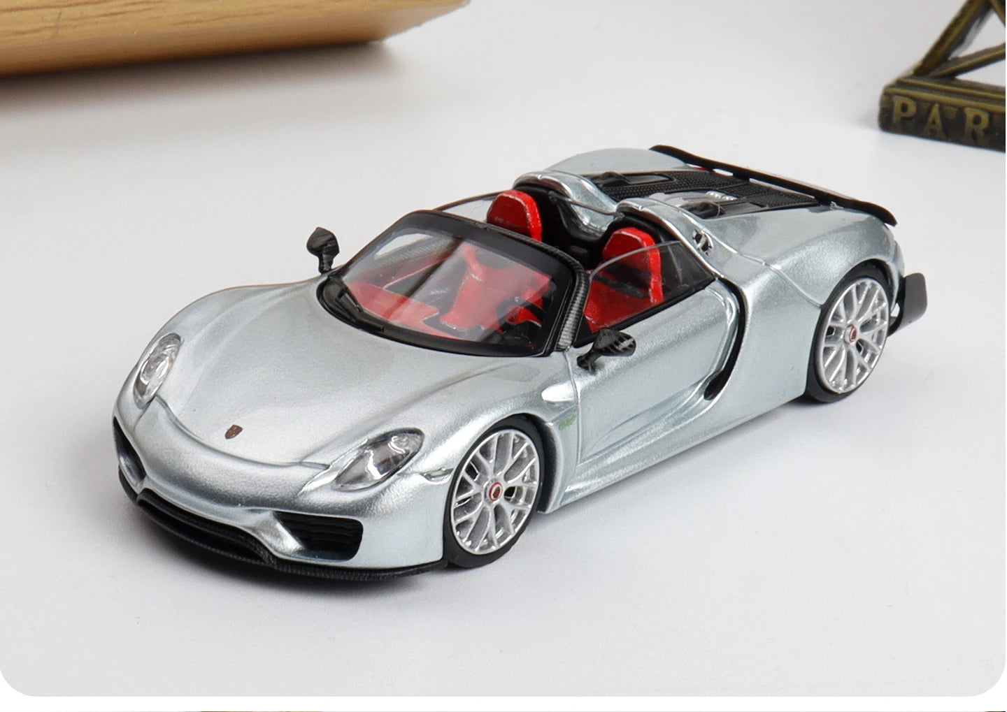 TOP LUX 1:64 Porsche 918 Spyder Diecast Model Car by WELLY