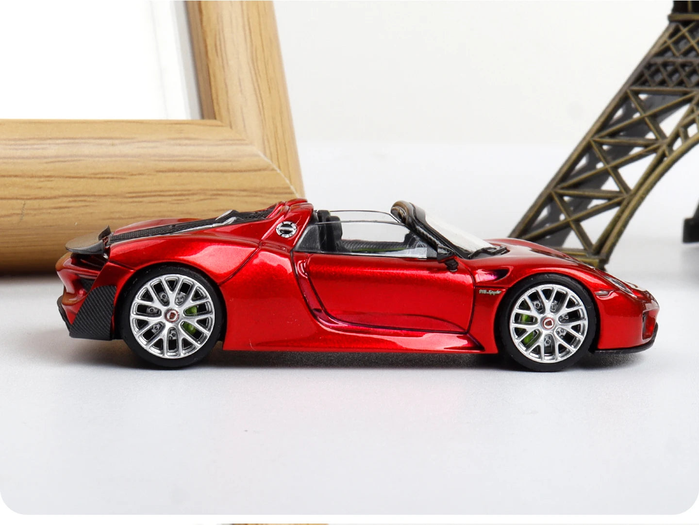 TOP LUX 1:64 Porsche 918 Spyder Diecast Model Car by WELLY