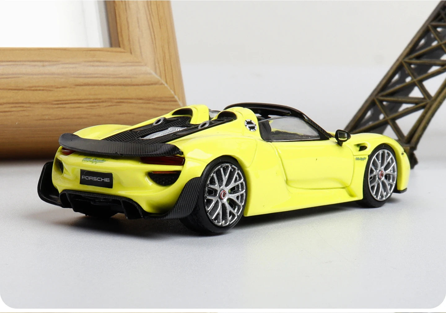 TOP LUX 1:64 Porsche 918 Spyder Diecast Model Car by WELLY