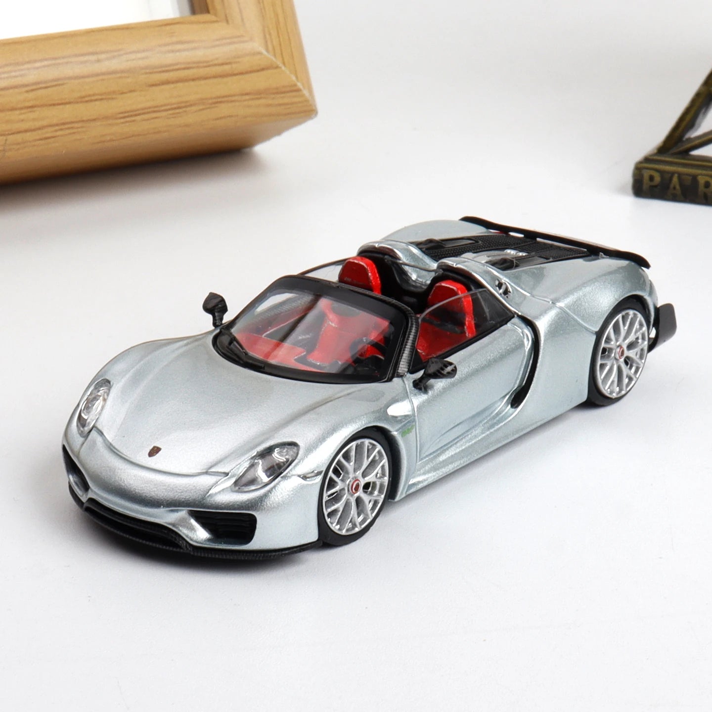 TOP LUX 1:64 Porsche 918 Spyder Diecast Model Car by WELLY