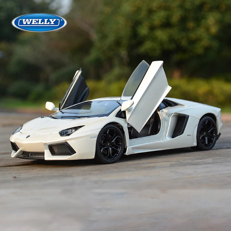WELLY 1:24 Lamborghini Aventador LP700-4 Diecast Model Car – Alloy Metal Collectible