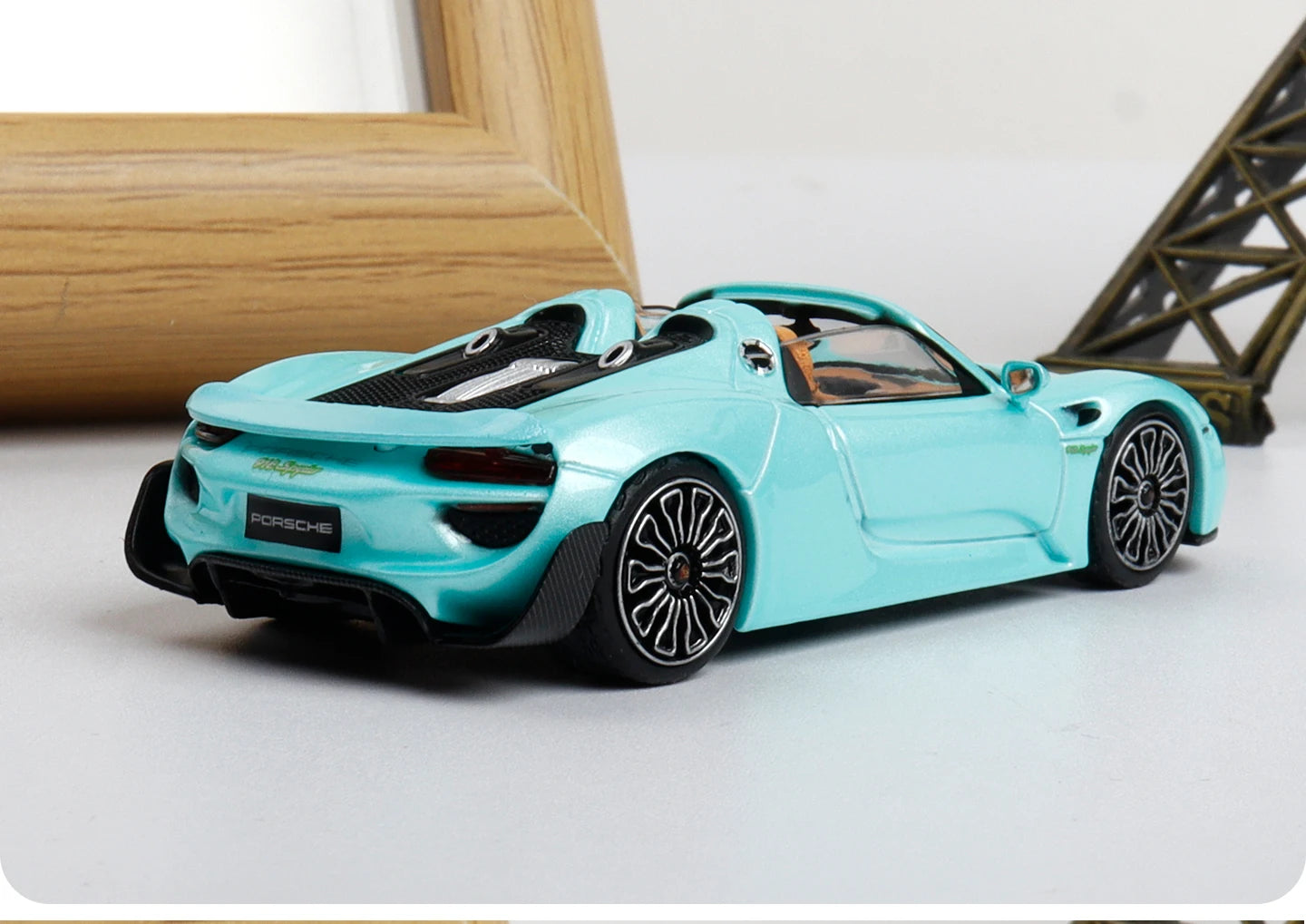 TOP LUX 1:64 Porsche 918 Spyder Diecast Model Car by WELLY